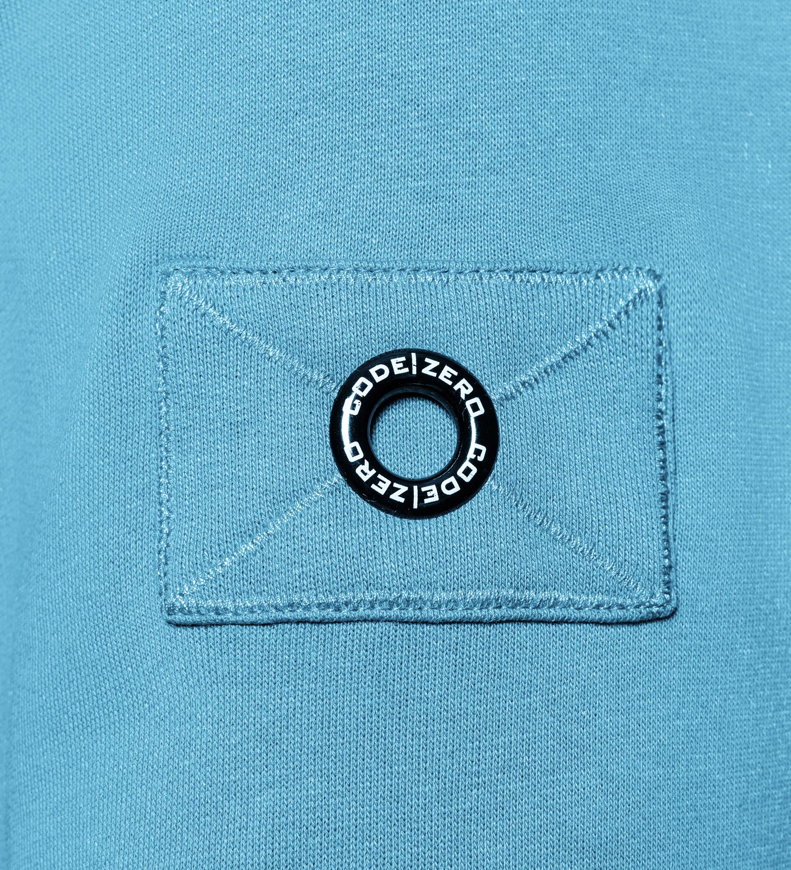 upwind-sweater-lightblue-detail-eyelet